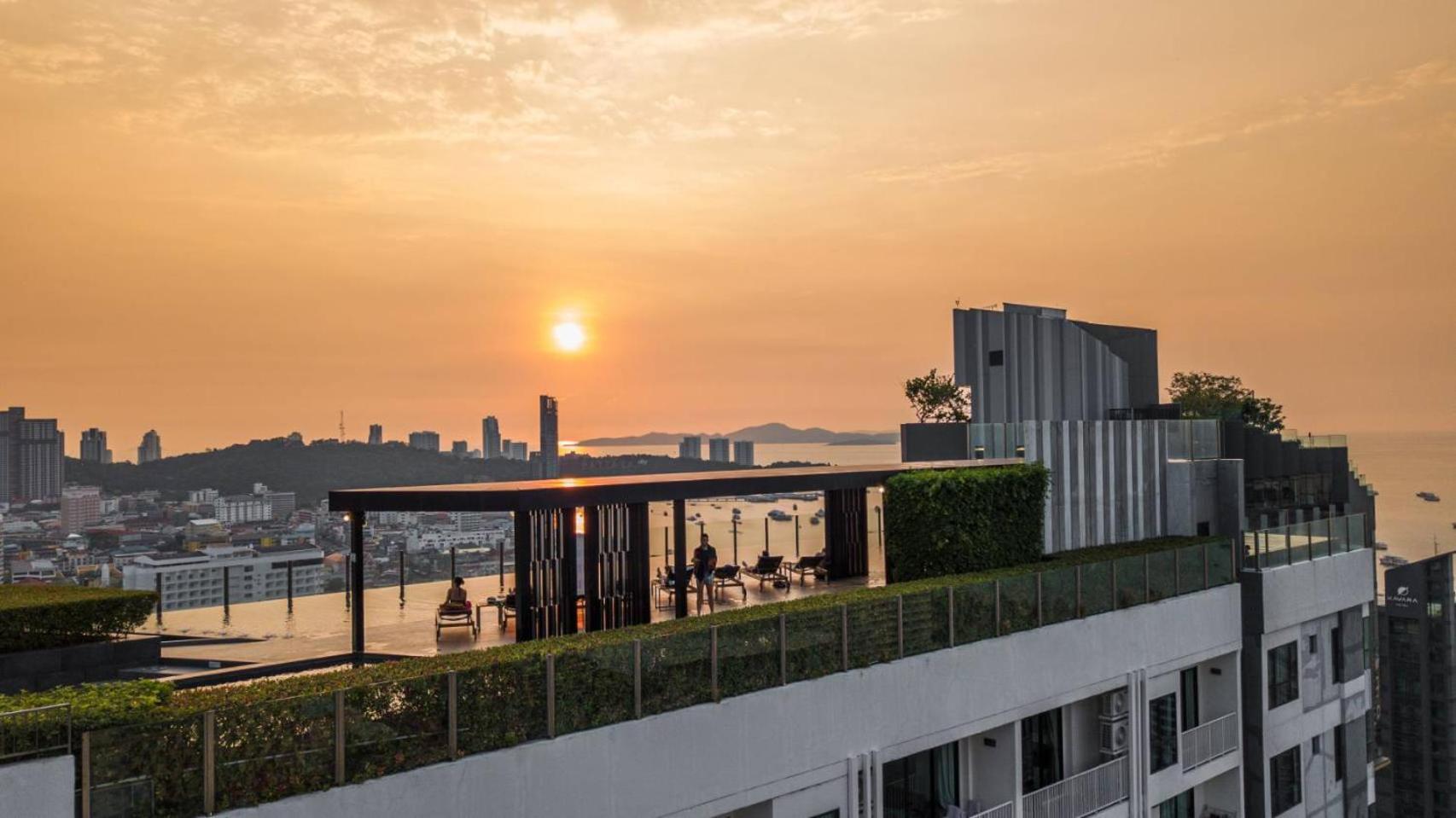 Aparthotel The Base Pattaya By Nami Extérieur photo